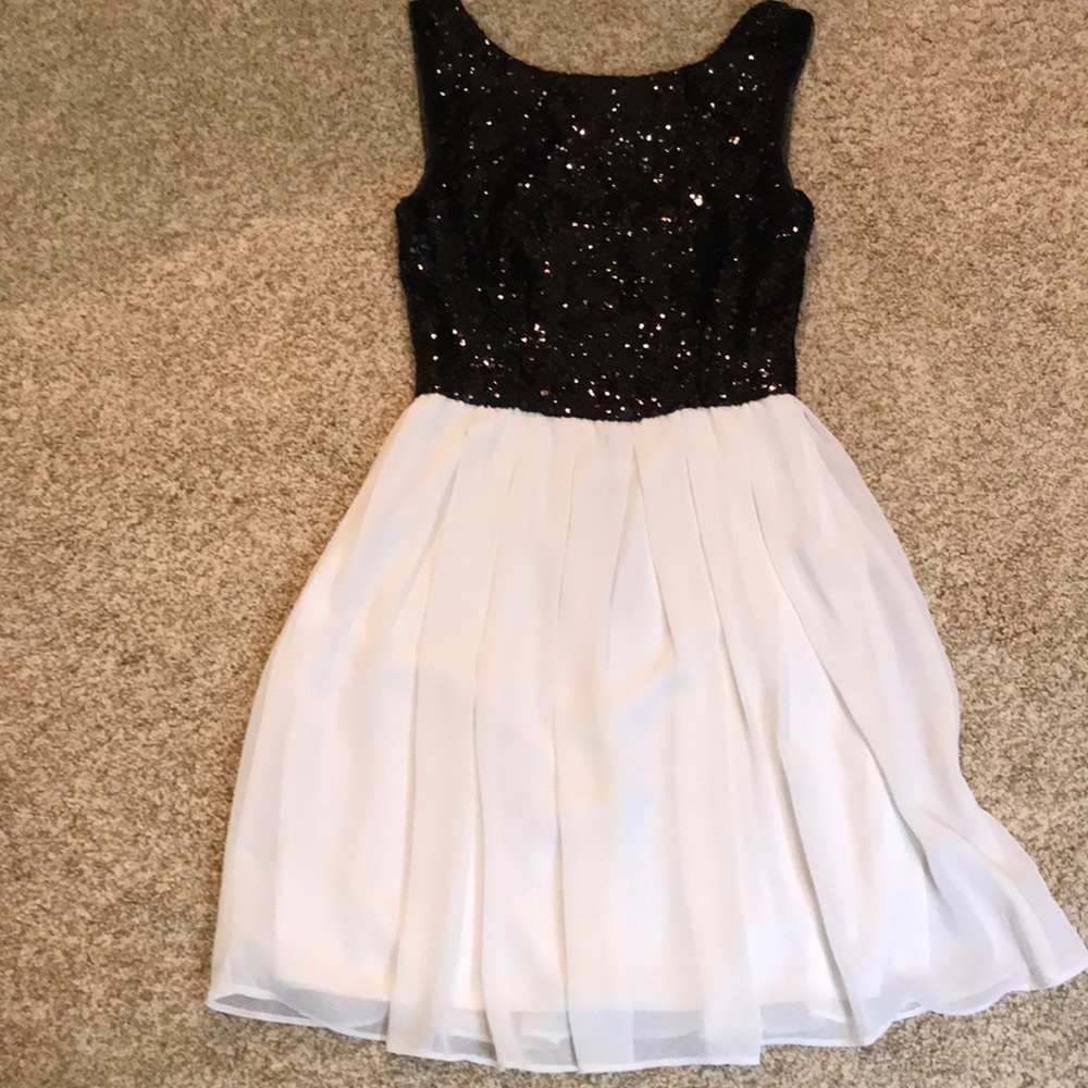 Party Dress Black/White Final Sale